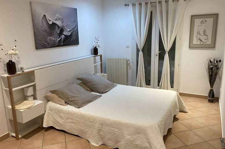 Location de vacances pour 6 personnes, avec jardin et terrasse à Peri - 3