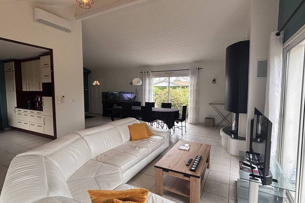 Villa 3 Ch 6 Pers. Salle De Sport Calme Jardin in Le Barp, Region de Arcachon