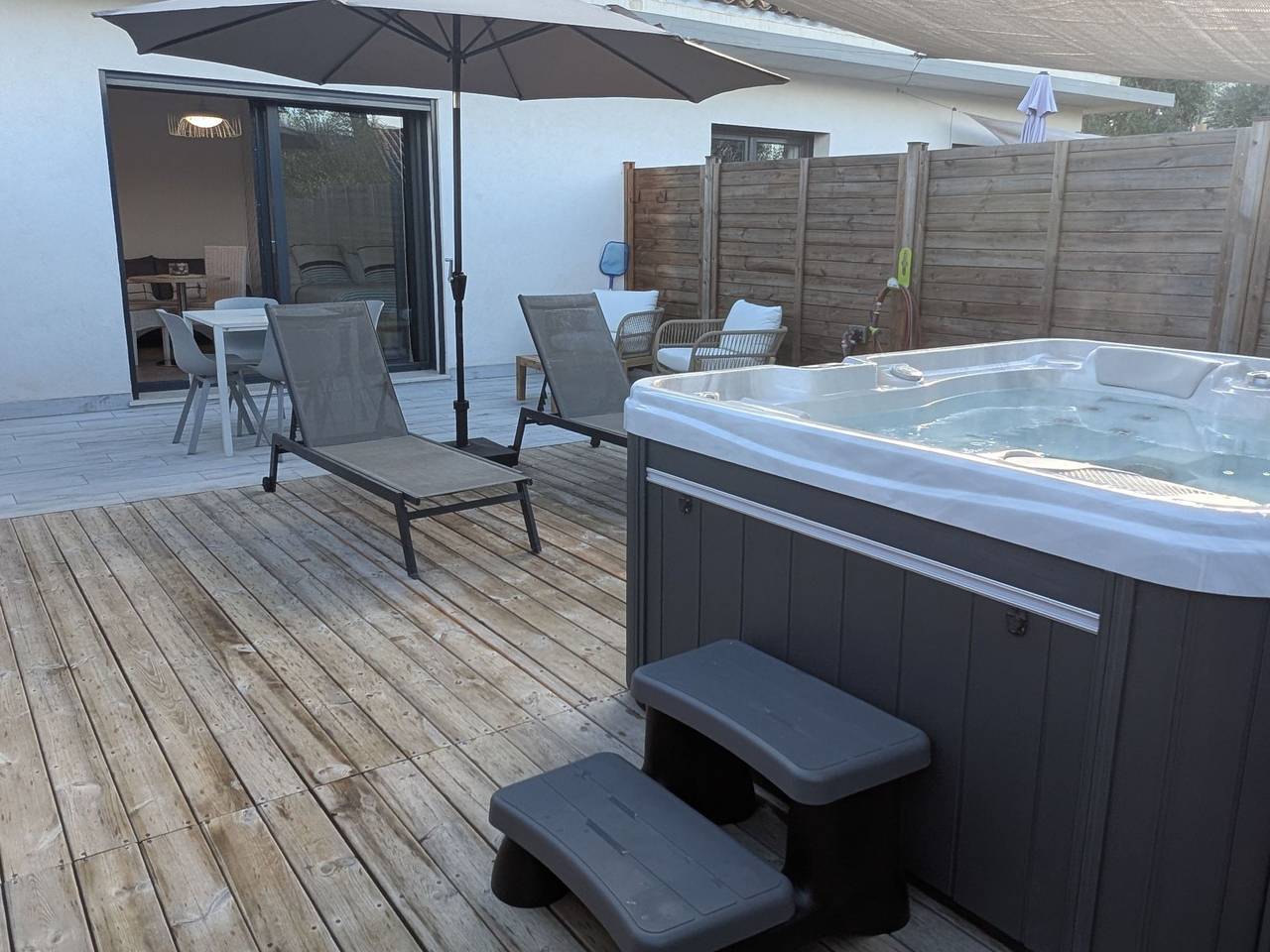 Ganze Wohnung, Studiowohnung mit Wallbox in Roquefort-les-Pins, Cannes und Umgebung