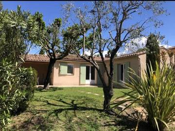 Location de vacances pour 6 personnes, avec piscine ainsi que jardin et terrasse, animaux acceptés à Saint-Marcellin-lès-Vaison