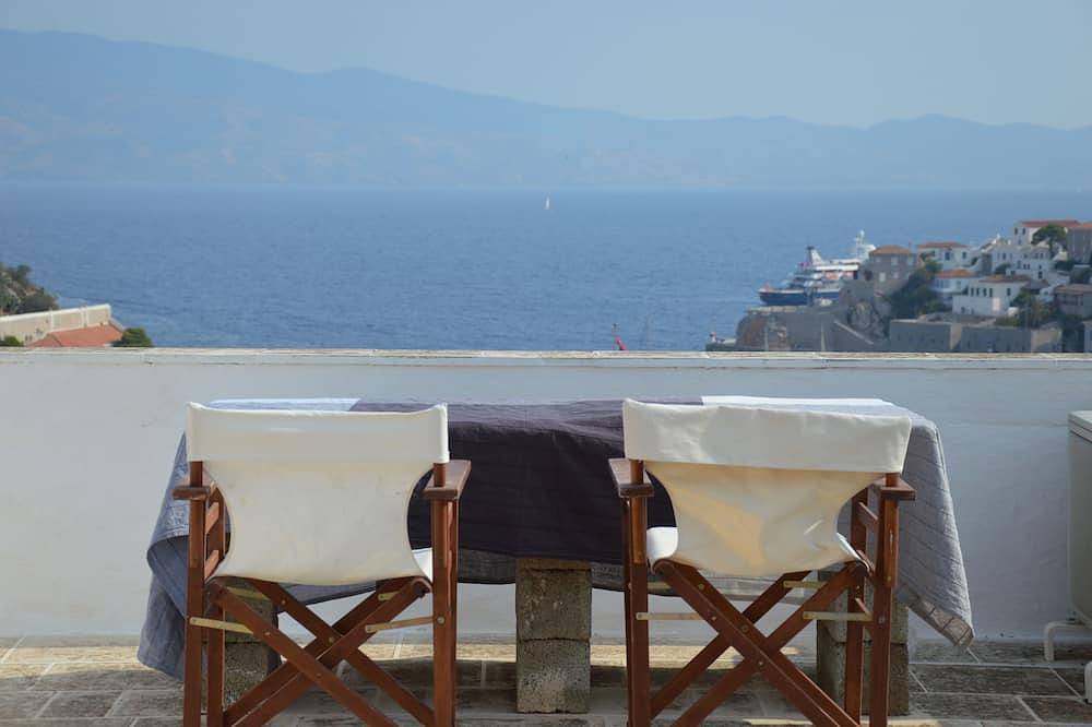 Hydra studio house with amazing harbour views in Hydra