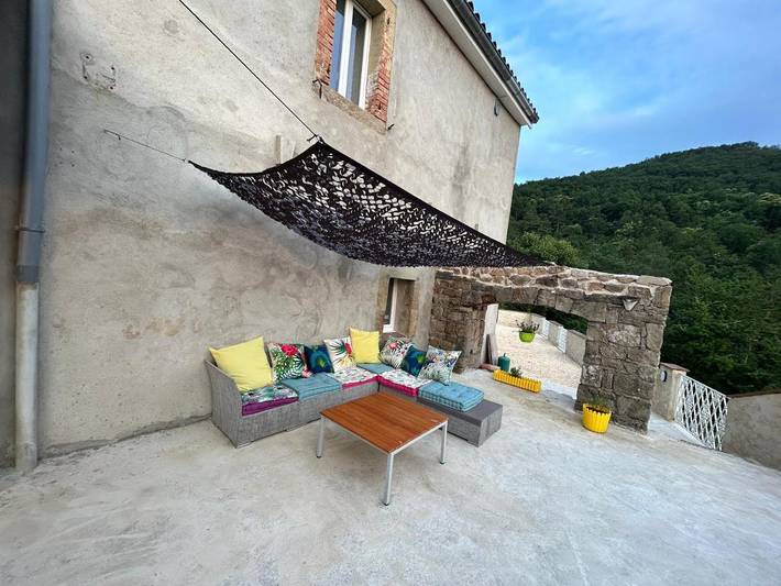 Location de vacances pour 8 personnes, avec jardin ainsi que terrasse et piscine à Gagnières - 3