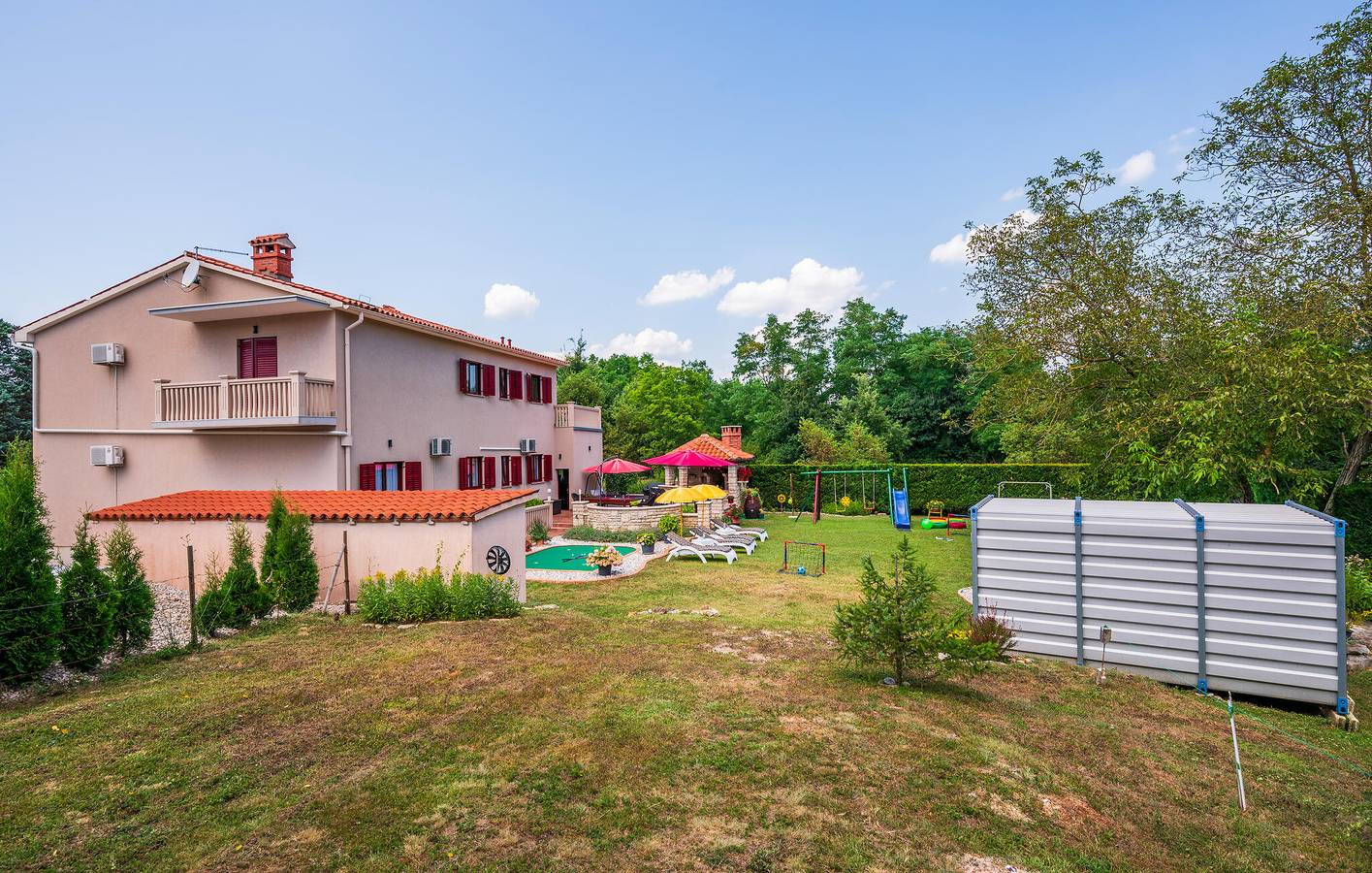 Entire holiday apartment, Holiday apartment for 7 people with terrace in Istria