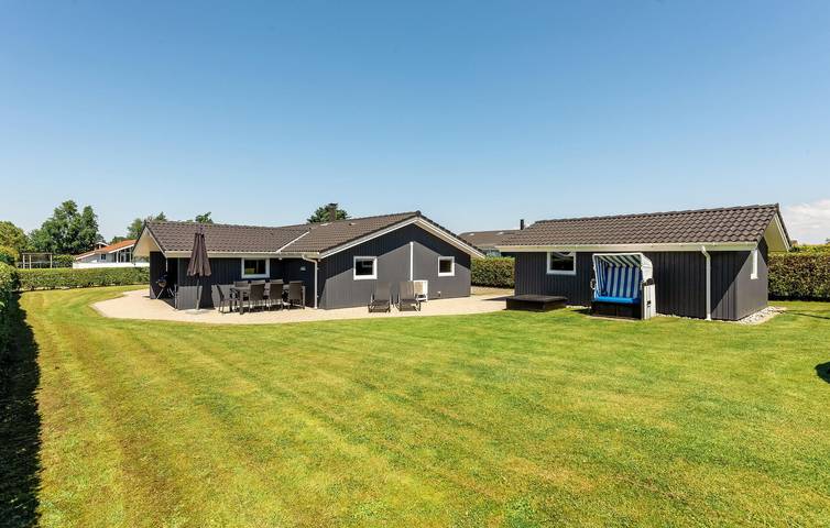 Ferienhaus für 8 Personen, mit Terrasse und Whirlpool sowie Garten und Sauna in Råde Strand