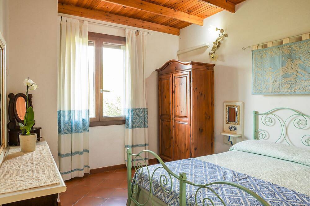 Wunderbaren Doppelhaushälfte kleine Villa mit Garten. in Chia, Domus De Maria