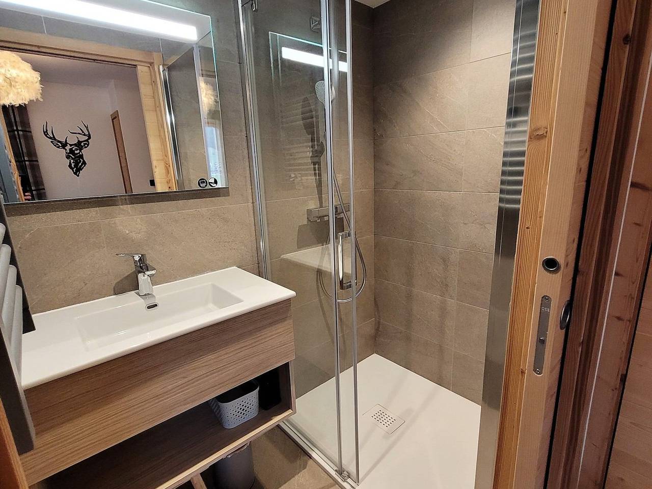 Entire apartment, 4* Apartment with 2 ensuites, balcony, garage, quick piste access, Wifi in Les Gets, Les Portes du Soleil
