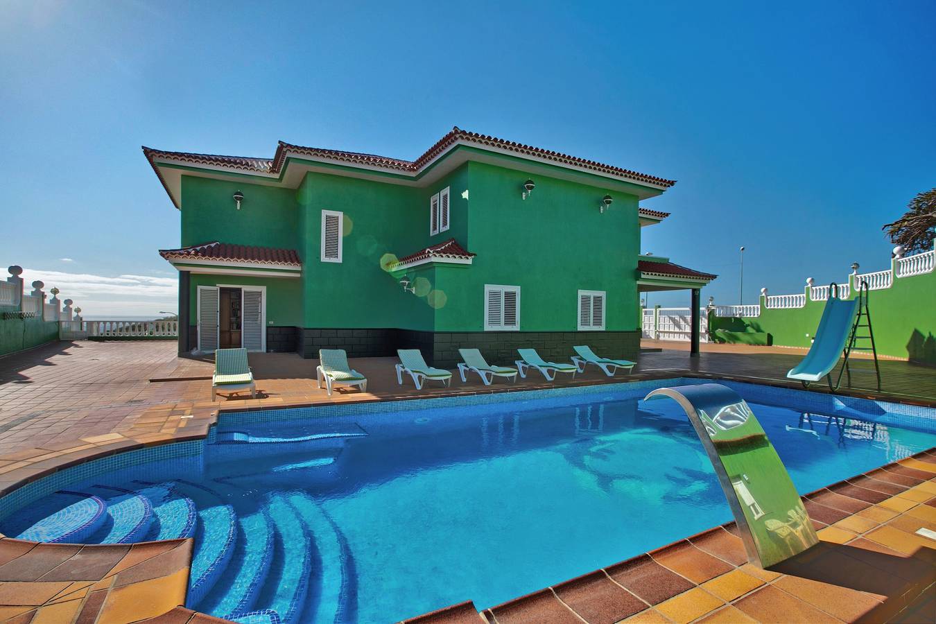 Casa de vacaciones Villa Celia con vistas al mar, terrazas, piscina y Wi-Fi, admite mascotas in Candelaria, Tenerife Sur