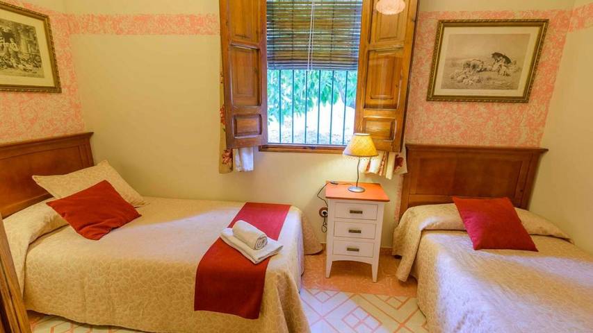Casa de vacaciones para 6 personas, con Terraza además de Jardín y Piscina en Parque Natural Sierras Subbéticas - 4