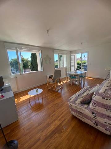 Location de vacances pour 6 personnes, avec jardin dans Jaunay-Marigny
