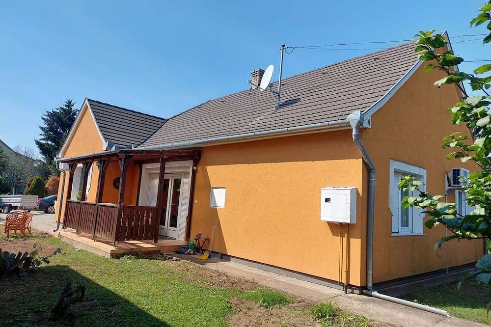 Sehr schönes Ferienhaus mit grossem Pool uneinichtbares Grundstück in Balatonszentgyörgy, Plattensee Südufer