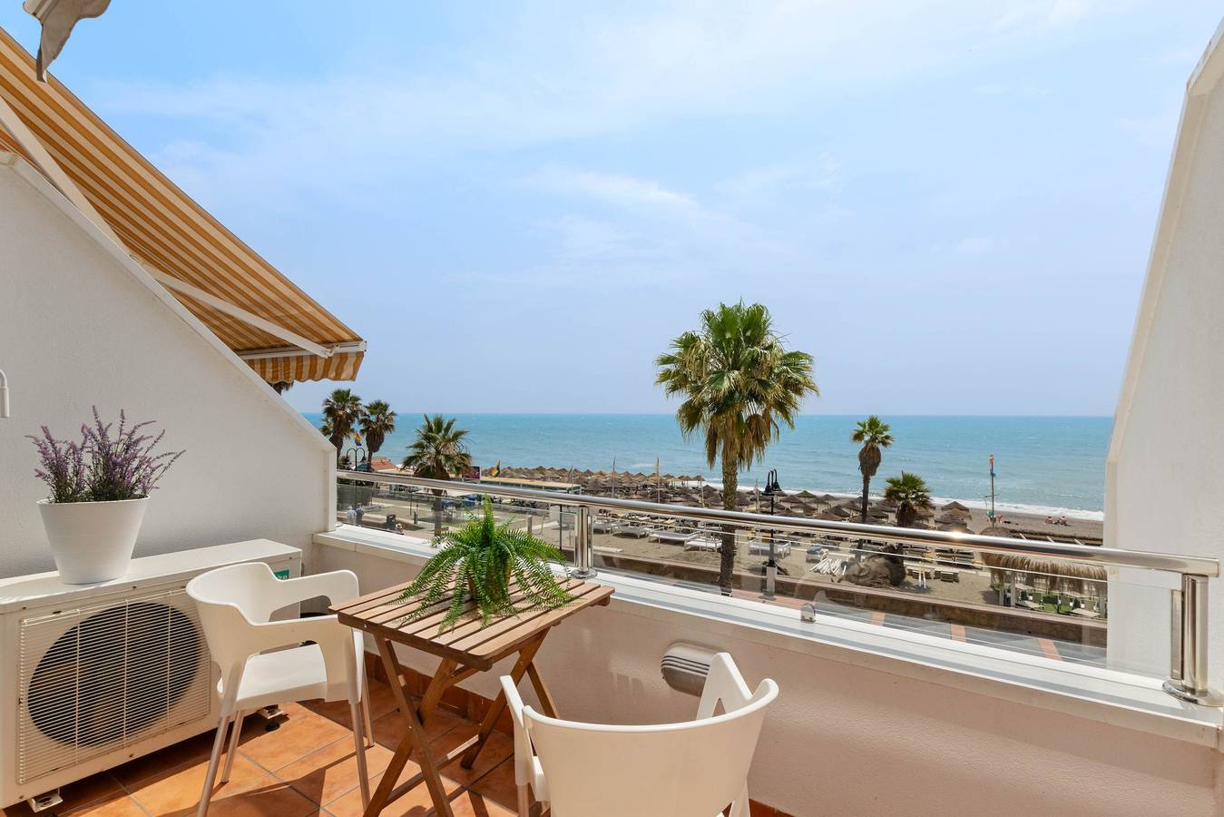 Estudio entero, Casa Paraiso - Primera línea de playa in Playa El Bajondillo, Torremolinos