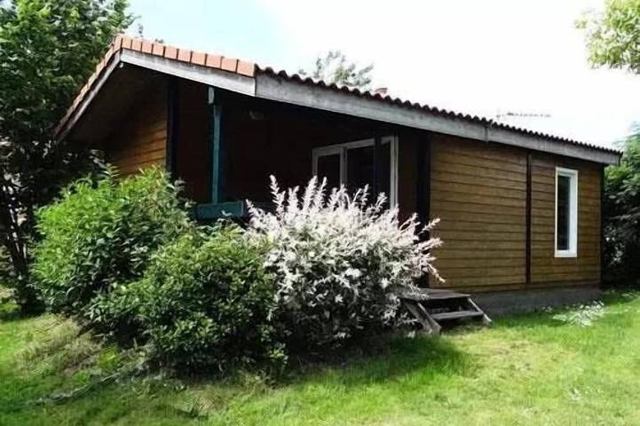 Chalet pour 5 personnes, avec piscine ainsi que sauna et terrasse