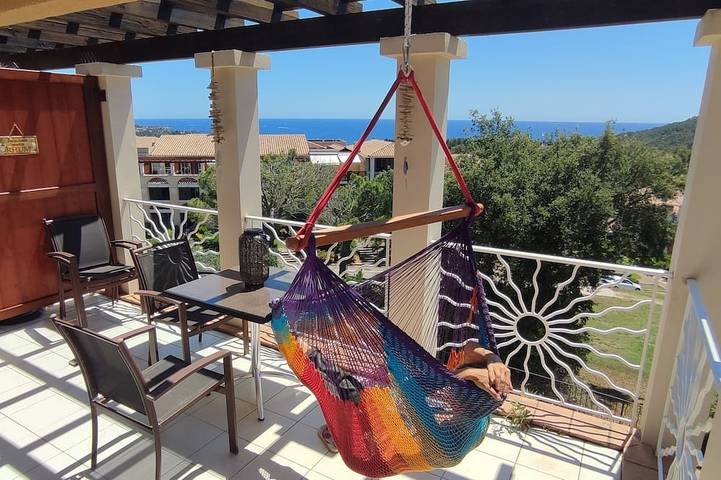 Location de vacances pour 4 personnes, avec jardin et piscine ainsi que jacuzzi et sauna dans Cap Estérel