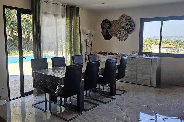 Location de vacances pour 6 personnes, avec jardin à Palaja