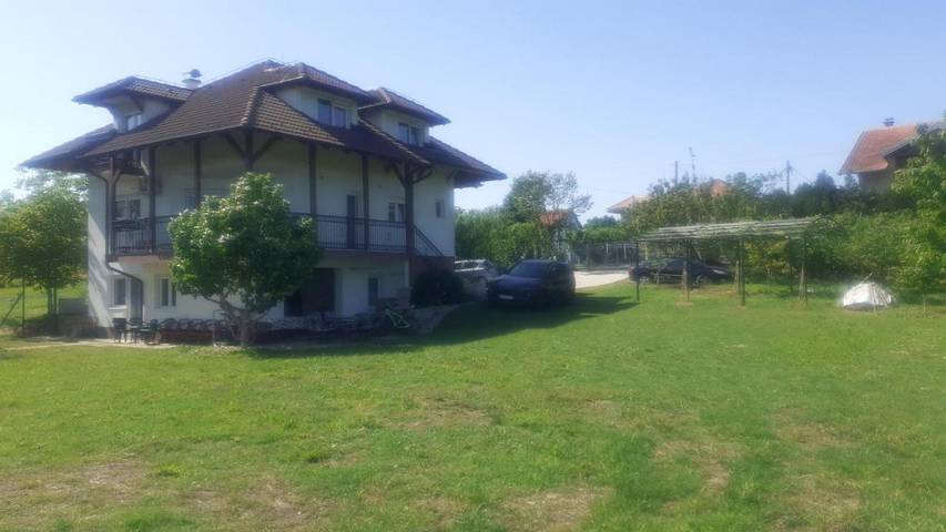 Gîte pour 11 personnes, avec vue et jardin à Novi Sad