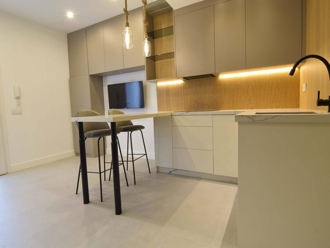 Apartamento vacacional entero, Letmalaga Princesa Huelin A. Apartamento Premium. in Playa de la Misericordia, Málaga