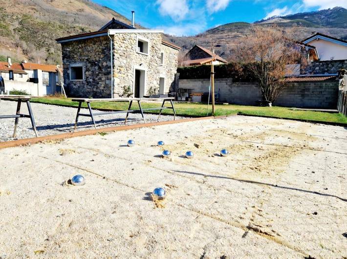 Location de vacances pour 6 personnes, avec Terrasse ainsi que Jardin et Vue à Arnave