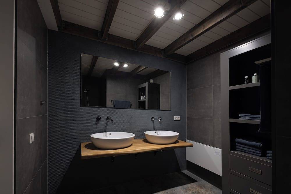 Beautiful vacation cottage in the nature of Twente in the east of the Netherlands in Hengelo, Twente