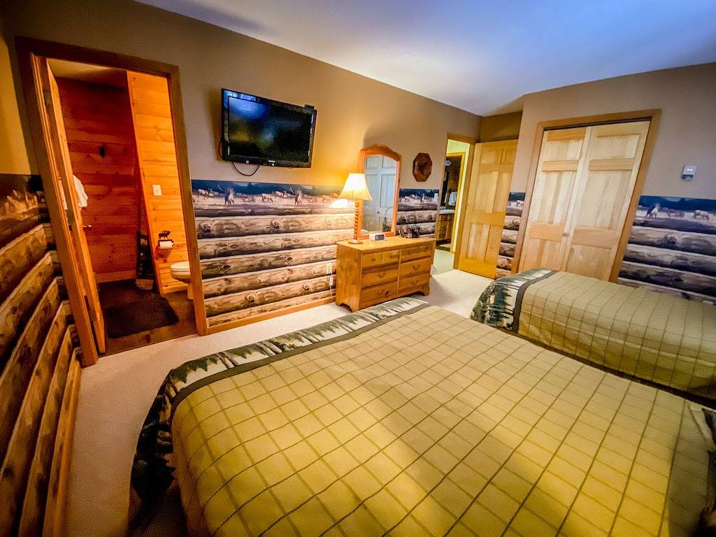 A Large Trailferienhaus mit wunderschönen Möbeln und Indoor Whirlpool und Sauna in Gogebic County