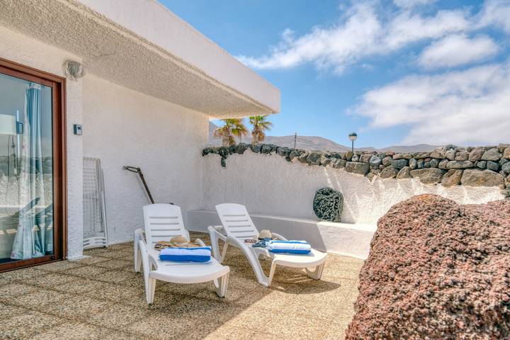 Bungalow Famara 6 - First line of the Sea in Playa de Famara, Teguise