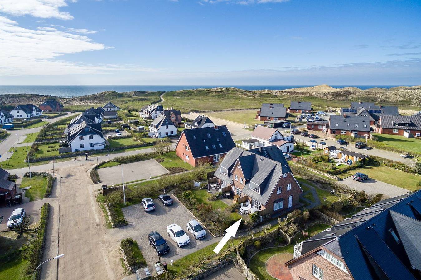 Ganze Wohnung, Zwischen Dorfteich & Dünen – traumhaftes Landhaus im Friesenstil in Ideallage in Wenningstedt, Sylt