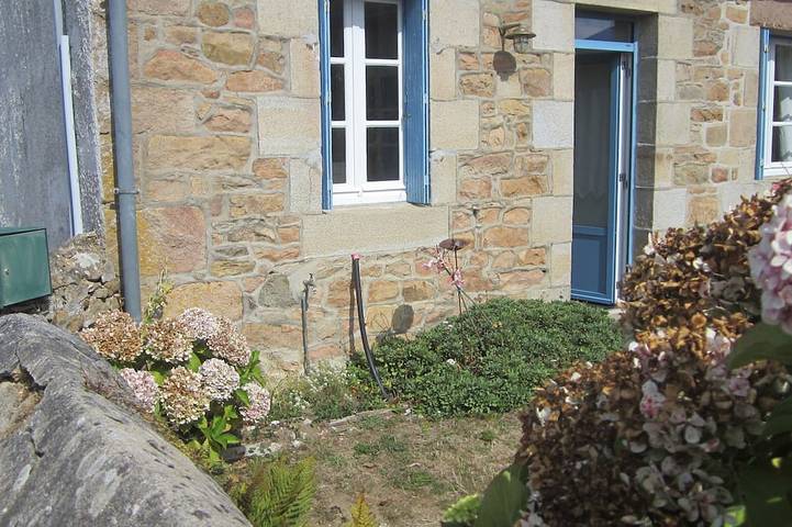 Pen Ty lumineux avec jardinet clos,en plein cœur de la côte de granit rose in Trégastel, Rosa Granitküste