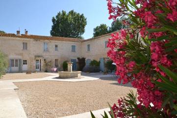 Hôtel pour 2 personnes, avec jardin à Vauvert