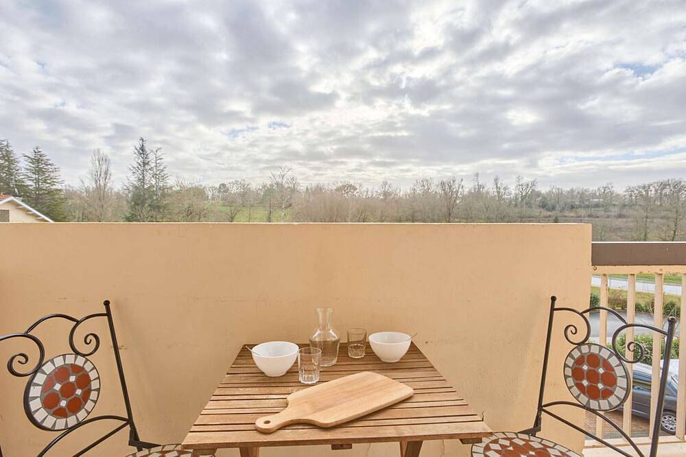 Apartamento entero, Estudio renovado con balcón al sur en Barbotan in Cazaubon, Gers