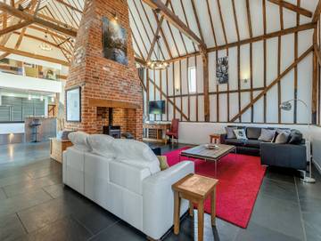 Vacation Rental for 10 Guests in Essex, Picture 2