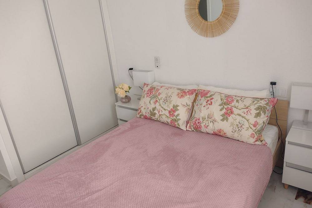 Hel leilighet, Cozy 2 bedroom apartment in a gated community with 2 pools close to the beach in Playa Flamenca, Orihuela