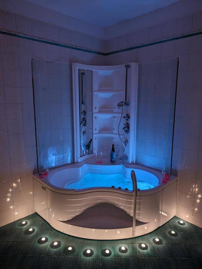 Bed and breakfast per 5 persone, con idromassaggio e giardino nonché balcone - 1