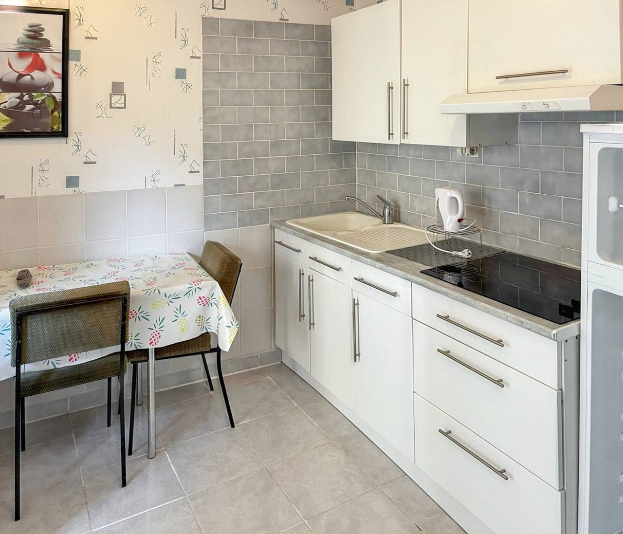 Estudio entero, Estudio encantador en Néris-les-Bains, 20 m², con terraza in Néris-les-Bains, Región de Montluçon