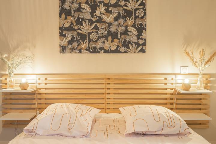 Downtown Holiday Home with Private Terrace, Garden, and Balcony in Ronce-les-Bains, La Tremblade