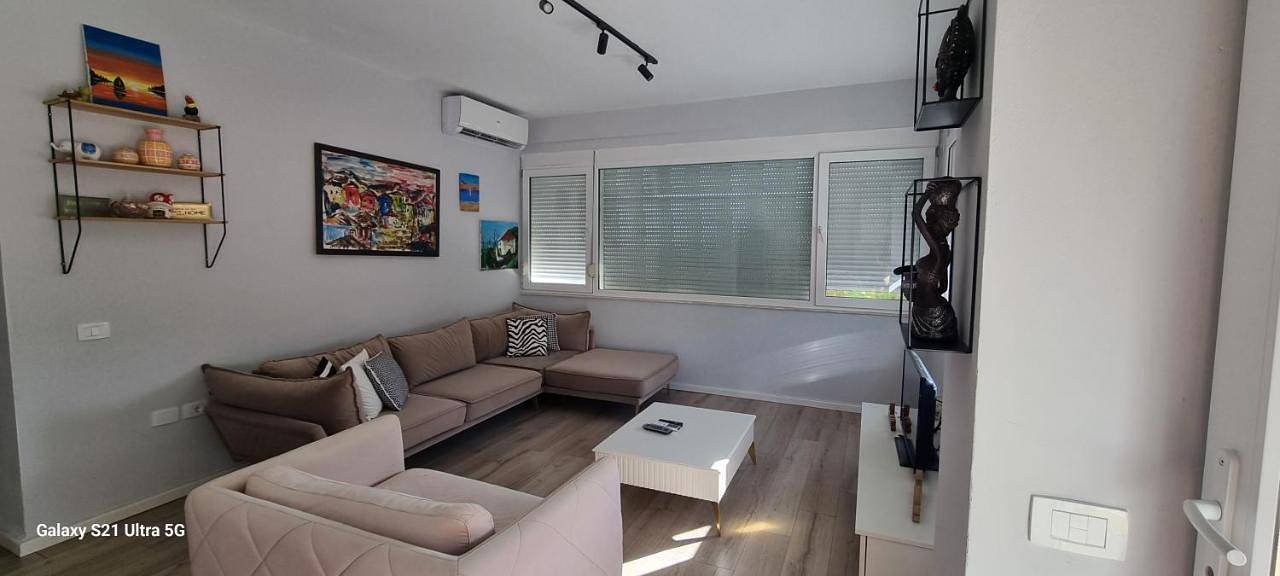 Appartement entier, Two-Bedroom Apartment with Balcony and Sea View in Dhërmi, Himarë