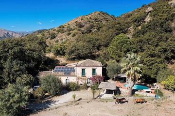 Location de vacances pour 8 personnes, avec jardin et balcon à Graniti