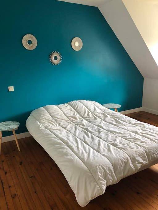 Location de vacances pour 5 personnes, avec vue ainsi que terrasse et jardin à Pléguien - 2