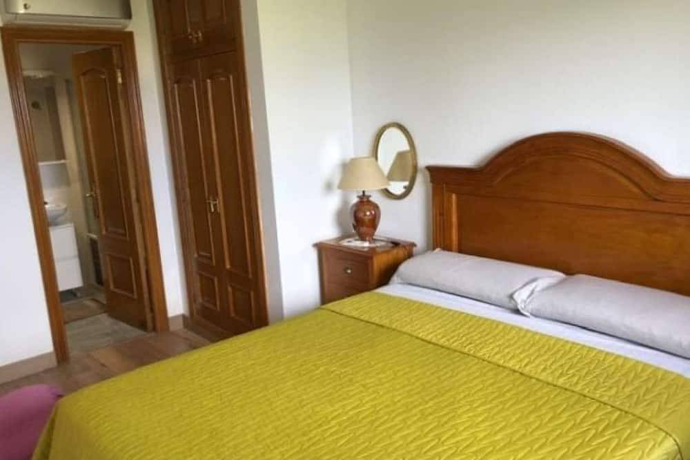 Entire apartment, Modern beachside apartment a few minutes walk from shops, bars and restaurants. in Alboraya, Costa de Valencia