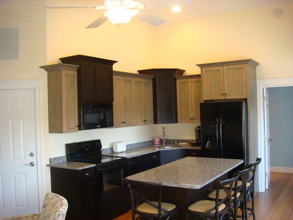 Ganze Wohnung, Neue Luxus-Zimmer-Eigentumswohnung, Schlaftplätze 4; Mit eigenem Balkon und Blick aufs Wasser in Kennebunk, York County