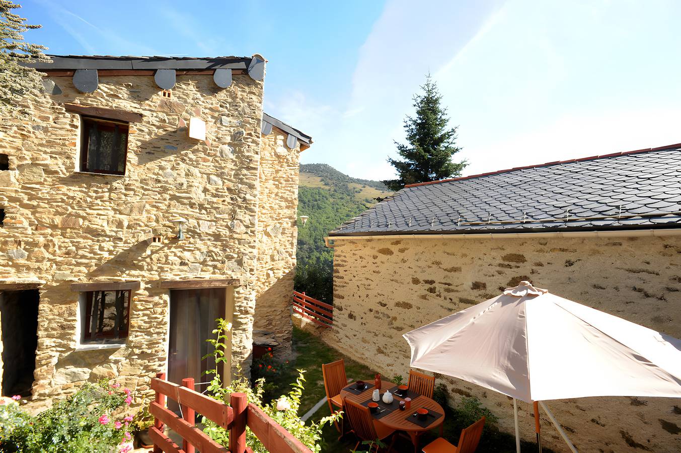 Gîte madres coronat balcon du canigou in Jujols, Parc naturel régional des Pyrénées catalanes