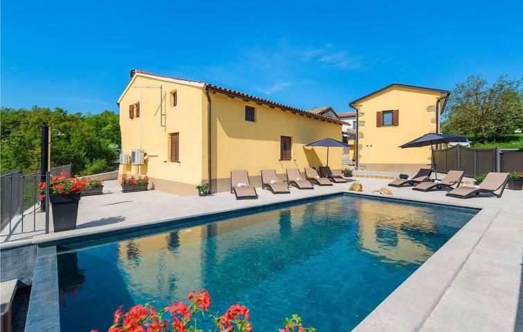 Location de vacances pour 8 personnes, avec terrasse ainsi que piscine et jacuzzi à Buzet - 4