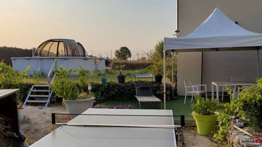 Maison 'Gite Paradis Des Oiseaux Du Jardin' avec piscine privée, terrasse privée et jardin privé in Quédillac, Région de Rennes
