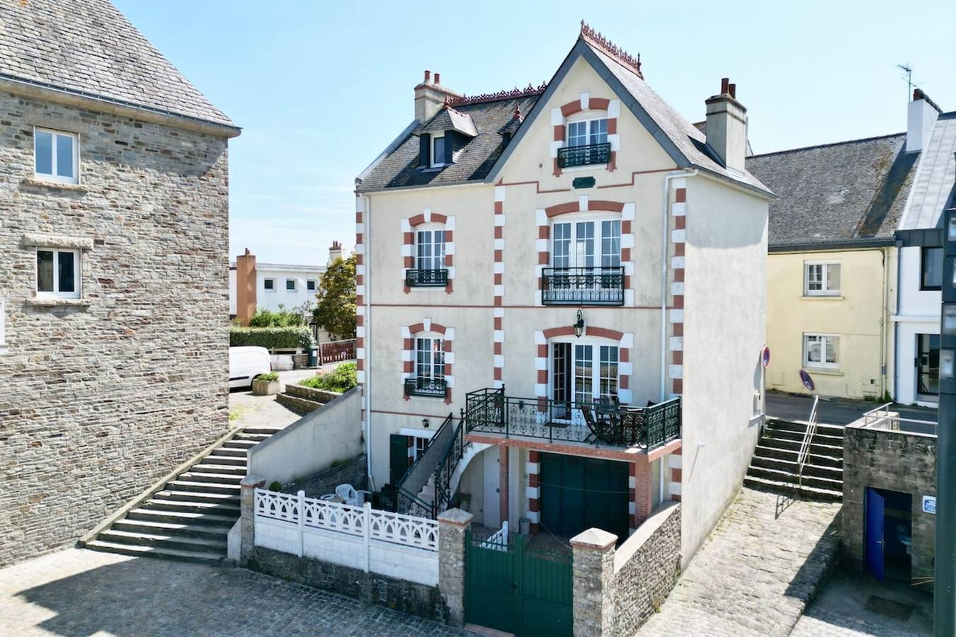 Villa authentique Vue mer 360 Les pieds dans l’eau in Larmor-Plage, Côte des Mégalithes