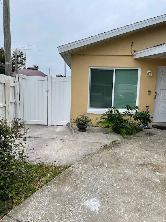 Vacation house for 6 people, with yard - 1