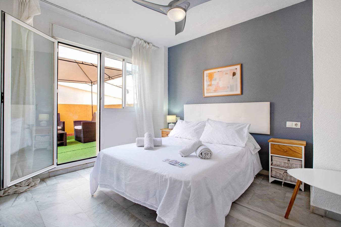 Entire apartment, Apartment 'Heroes De Sostoa 3' with Mountain View, Private Terrace and Wi-Fi in Carretera de Cádiz, Malaga