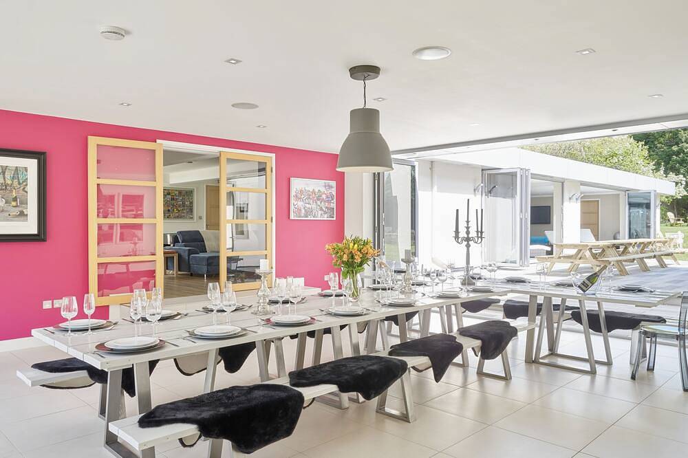 The Most Amazing House In Cheltenham / Cotswolds Ideal For Parties & Families in Cheltenham, Gloucestershire