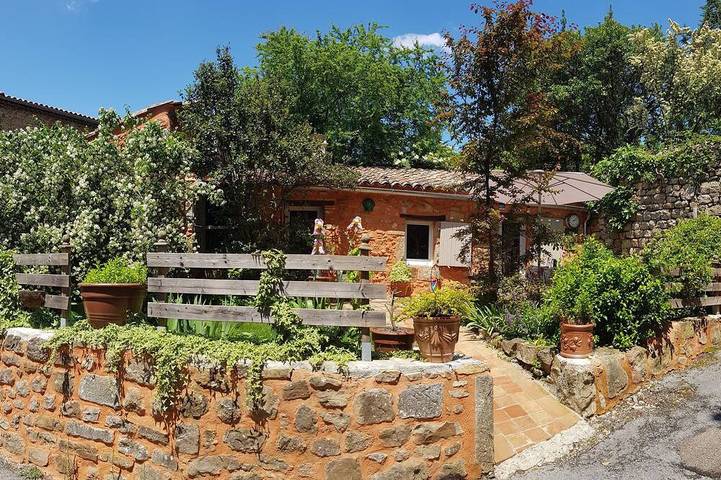 Gîte pour 3 personnes, avec terrasse et jardin, animaux acceptés