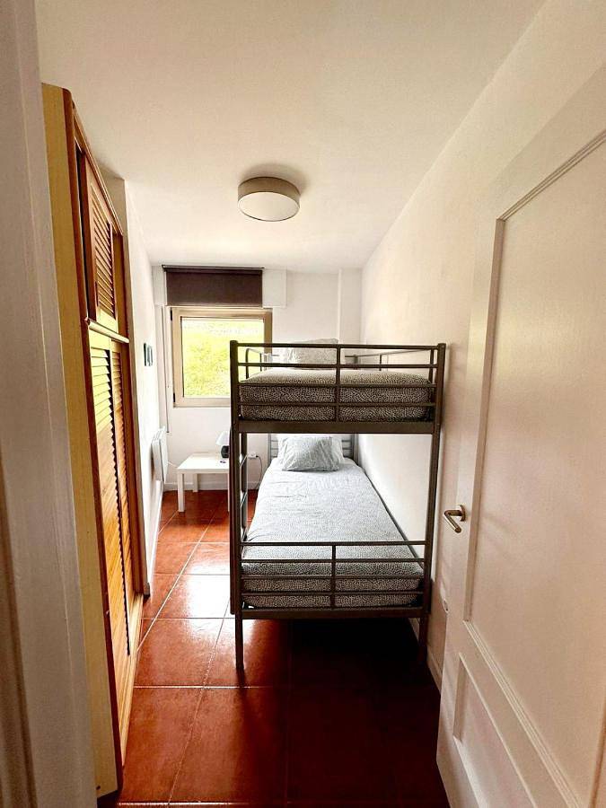 Apartamento entero, Two-Bedroom Apartment in Playa de El Tostadero (San Vicente de la Barquera), San Vicente de la Barquera