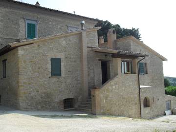 Maison de campagne pour 5 personnes, avec terrasse et jardin ainsi que jacuzzi et piscine, adapté aux familles à Gualdo Cattaneo