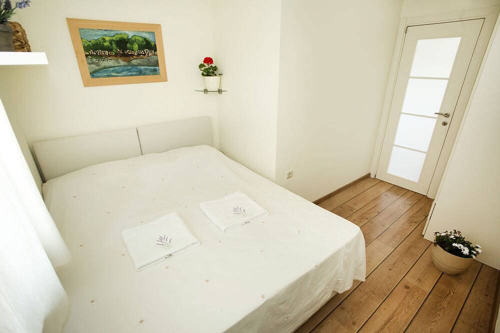 Hacienda Lucio/secluded estate/practice golf/enjoy the view and great pool in Šolta (Split-Dalmatien), Grohote