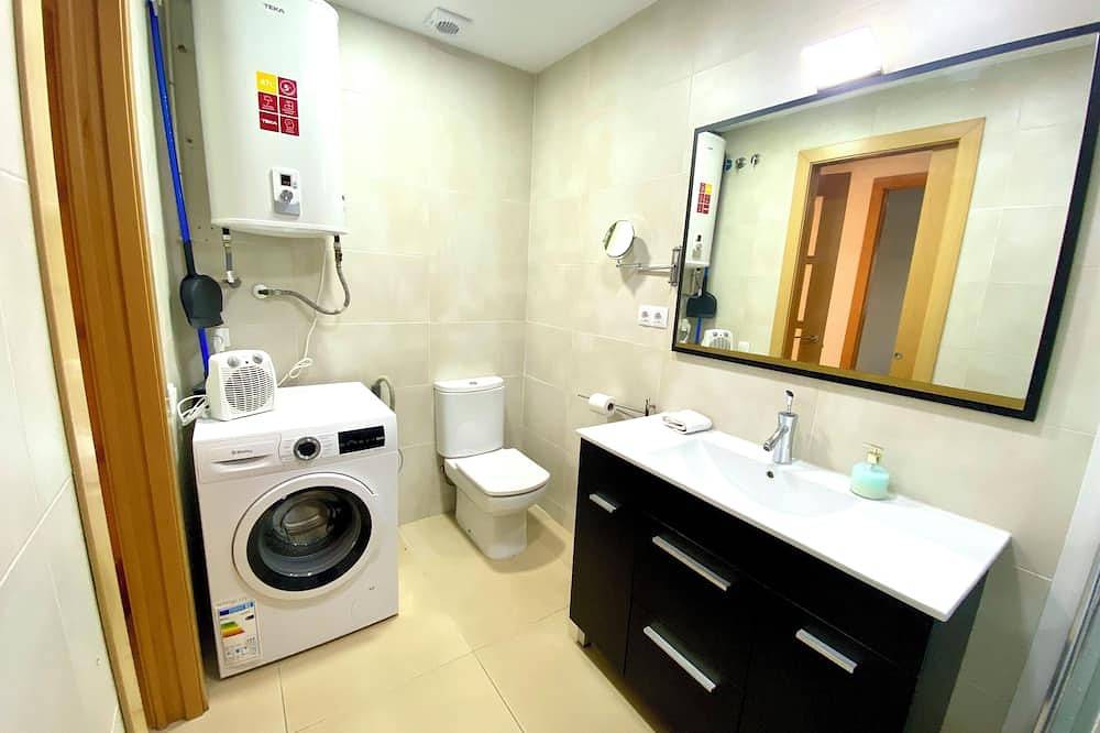 Apartamento entero, Mini Terraza Relajante Galvani. Ideal parejas in Tarrasa, Interior de Barcelona